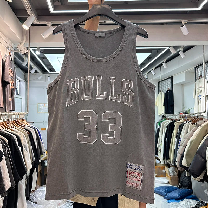 Gilet de basket vintage ample et lourd, broderie de la lettre BULLS 33, marque américaine rétro, tendance estivale...