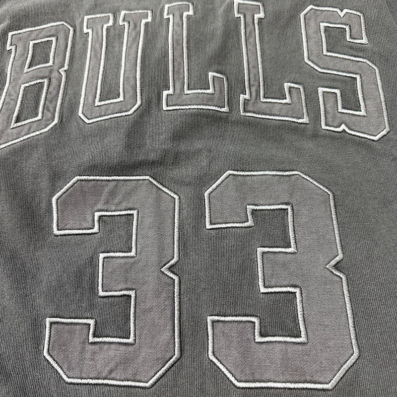 Gilet de basket vintage ample et lourd, broderie de la lettre BULLS 33, marque américaine rétro, tendance estivale...